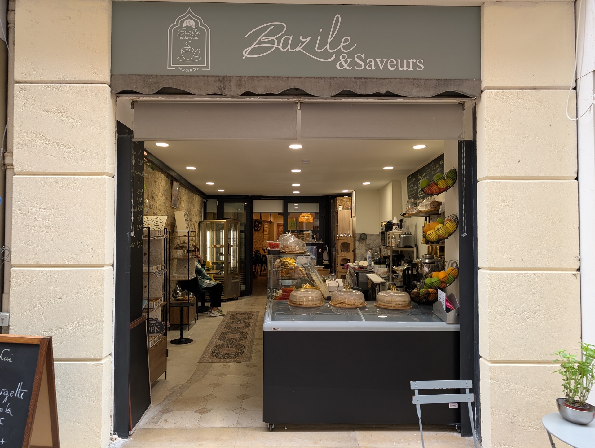 Devanture Bazile et Saveurs